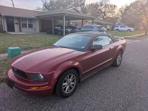 Red 2005 Ford Mustang Deluxe