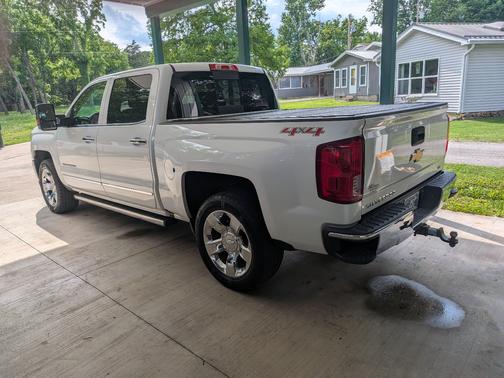 White 2017 Chevrolet Silverado 1500 1LZ