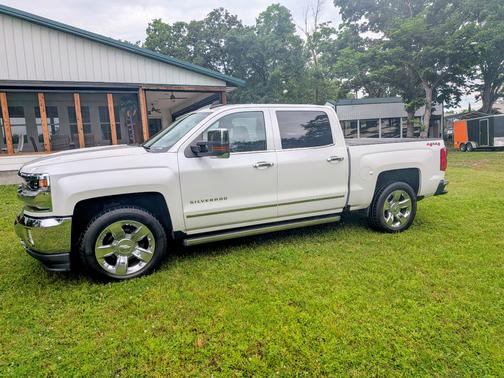 White 2017 Chevrolet Silverado 1500 1LZ