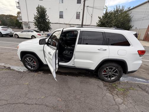 White 2017 Jeep Grand Cherokee Limited