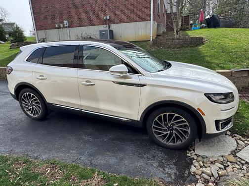 Beige 2019 Lincoln Nautilus Reserve