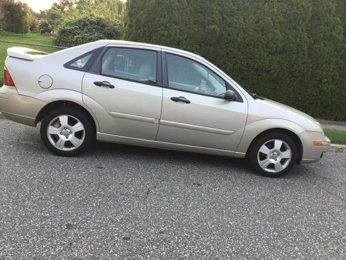 Beige 2007 Ford Focus S