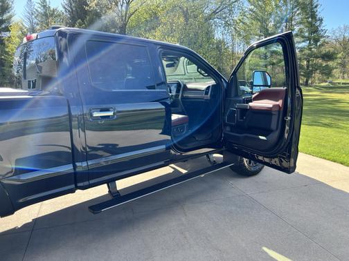 Blue 2022 Ford F-350 Platinum