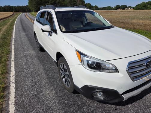 White 2016 Subaru Outback 2.5i Limited