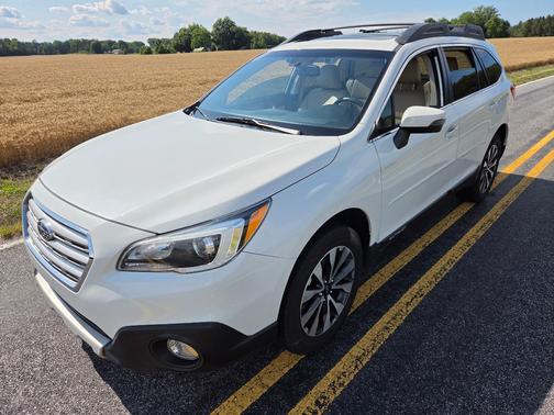 White 2016 Subaru Outback 2.5i Limited