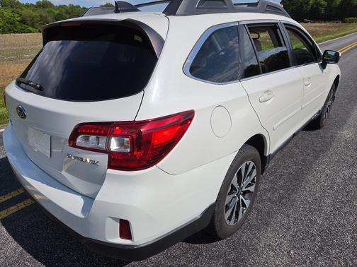White 2016 Subaru Outback 2.5i Limited