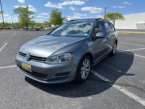 Gray 2017 Volkswagen Golf SportWagen TSI S