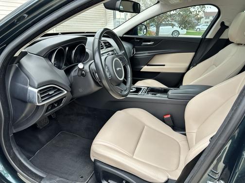 2017 Jaguar XE 35t Premium