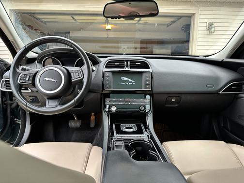 2017 Jaguar XE 35t Premium