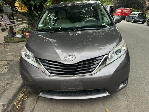 2014 Toyota Sienna LE