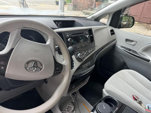 2014 Toyota Sienna LE