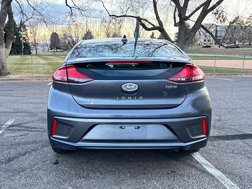 2020 Hyundai IONIQ Hybrid SE