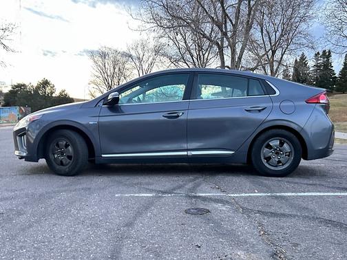 2020 Hyundai IONIQ Hybrid SE