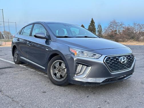 2020 Hyundai IONIQ Hybrid SE