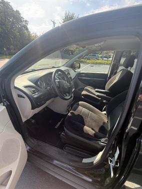 Black 2013 Dodge Grand Caravan SE