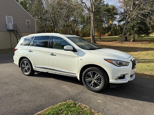 2019 INFINITI QX60 LUXE