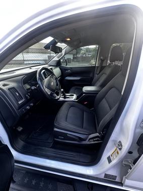 White 2017 Chevrolet Colorado LT