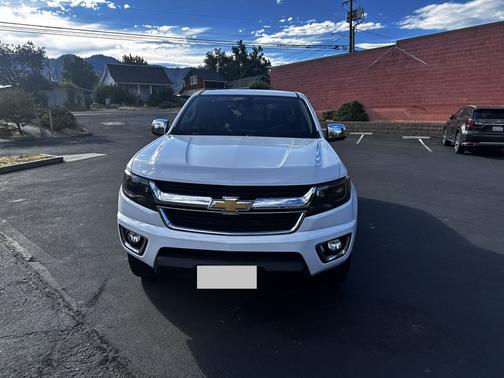 White 2017 Chevrolet Colorado LT