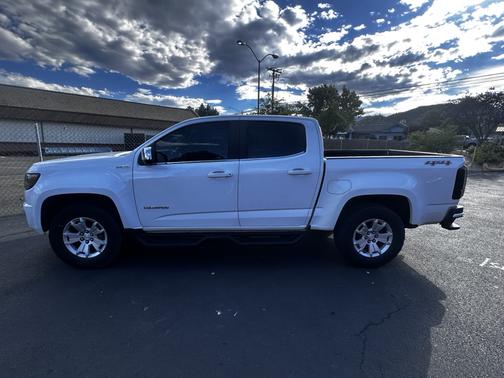 White 2017 Chevrolet Colorado LT
