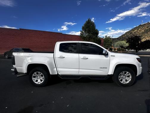 White 2017 Chevrolet Colorado LT