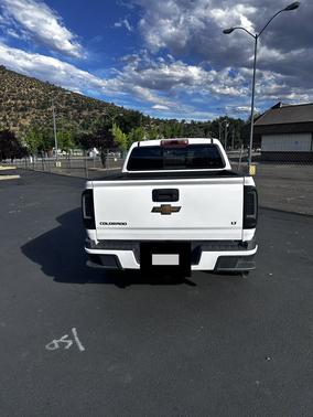 White 2017 Chevrolet Colorado LT