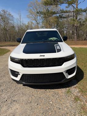 White 2023 Jeep Grand Cherokee Altitude