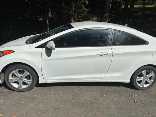 White 2013 Hyundai ELANTRA GS