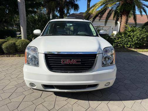 White 2008 GMC Yukon XL 1500 SLT
