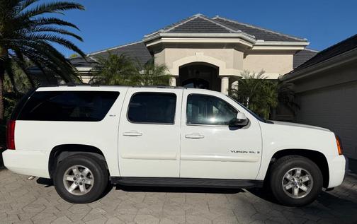 White 2008 GMC Yukon XL 1500 SLT