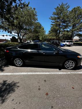 Black 2013 Ford Fusion SE