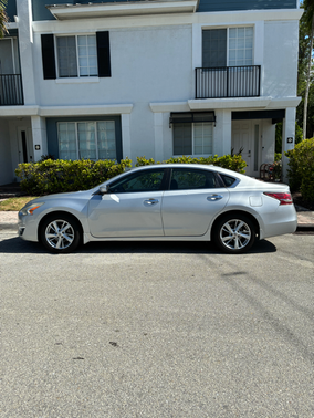 Silver 2015 Nissan Altima 2.5 SV