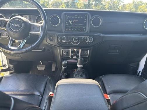 White 2022 Jeep Gladiator Overland