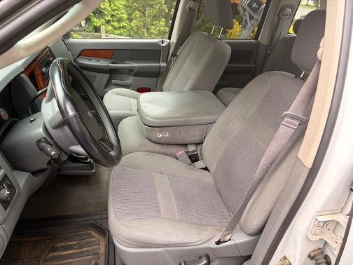 White 2006 Dodge Ram 1500 SLT Quad Cab