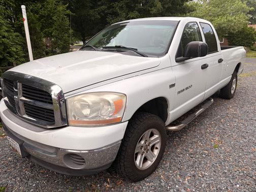 White 2006 Dodge Ram 1500 SLT Quad Cab