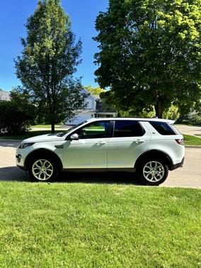 White 2018 Land Rover Discovery Sport HSE