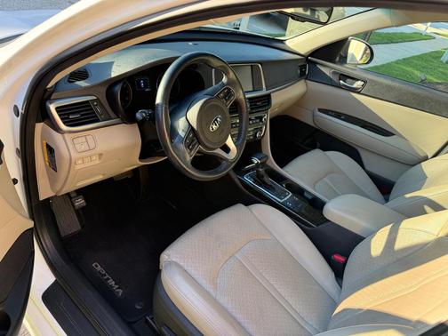 White 2016 Kia Optima EX