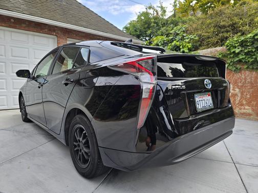 2017 Toyota Prius Four Touring
