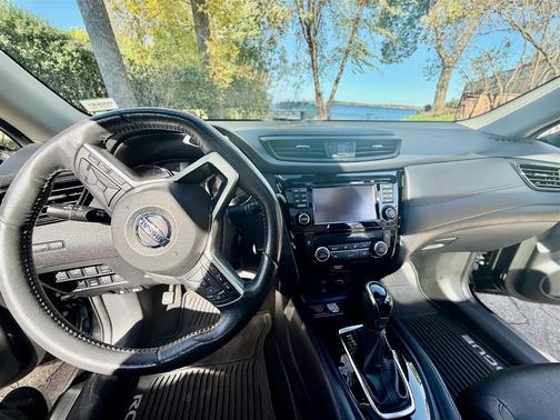 Black 2017 Nissan Rogue SL