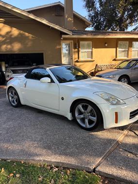 White 2008 Nissan 350Z Touring