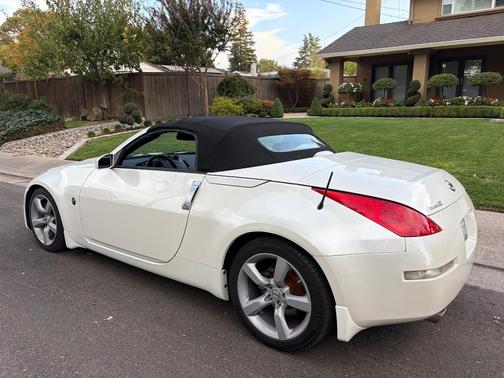 White 2008 Nissan 350Z Touring