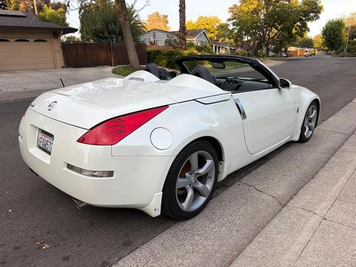 White 2008 Nissan 350Z Touring