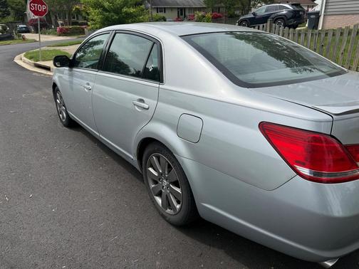 Silver 2006 Toyota Avalon XLS