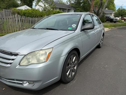 Silver 2006 Toyota Avalon XLS