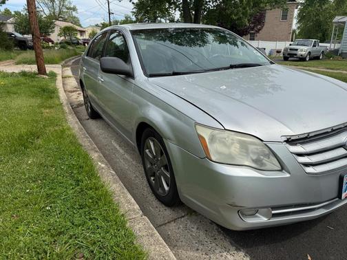 Silver 2006 Toyota Avalon XLS