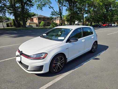 White 2017 Volkswagen Golf GTI Sport 4-Door