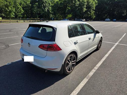 White 2017 Volkswagen Golf GTI Sport 4-Door
