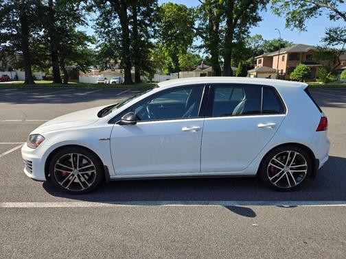 White 2017 Volkswagen Golf GTI Sport 4-Door