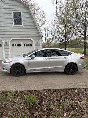 Silver 2015 Ford Fusion SE