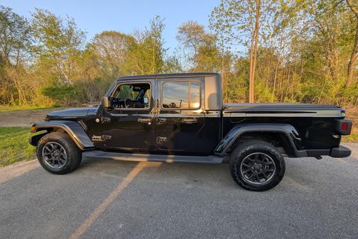 2022 Jeep Gladiator Overland
