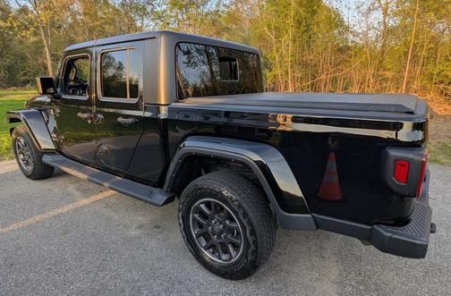 2022 Jeep Gladiator Overland